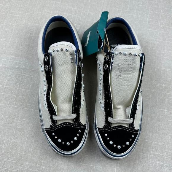 Athletic_Shoes